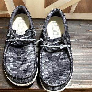 Youth camo Hey Dudes only worn once